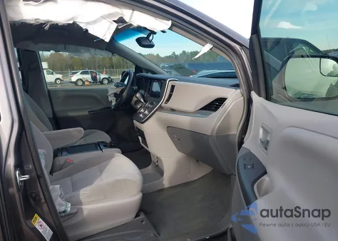 2015 Toyota Sienna Le 8 Passenger z USA, uszkodzony, nr VIN 5TDKK3DC9FS583134